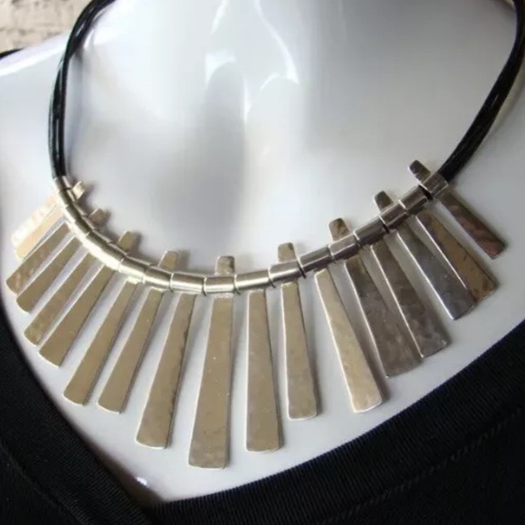 Silpada Vintage RARE Sterling Silver NOD TO
MOD Exquisite Hammered Bib Necklace - Picture 2 of 14